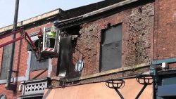 inspektion einer hausruine