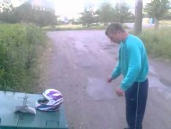 junger pruefingenieur beim helmt