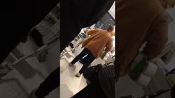 kampf um toilettenpapier in berl