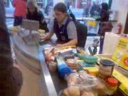 kassiererinnen schlafen beim kas