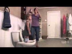 kind ins klo gefallen