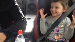 Kinder und schnelle Autos gehören zusammen kinder und schnelle autos gehoer