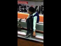 Kinder und Sekundenkleber sind keine gute Mischung kinder und sekundenkleber sind k