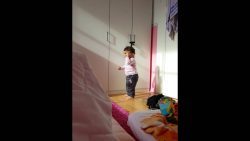 Kleines Kind hat Streit am Telefon kleines kind hat streit am telef