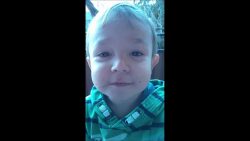 kleines kind sagt arschloch