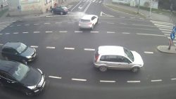 Lebensretter Straßenlaterne an der Straßenkreuzung lebensretter strassenlaterne an