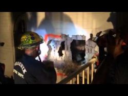 mann bleibt in schornstein steck