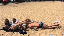 Mann frisst Sand mann frisst sand