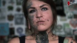 maria und ihre tattoos und pierc
