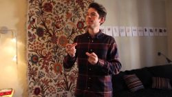 mario kann gut mit den fingern s