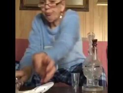 Meine Oma weiß wie man Party macht meine oma weiss wie man party ma