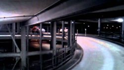 Mit dem Bobbycar im Parkhaus mit dem bobbycar im parkhaus