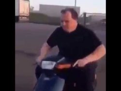 mit dem mofa schwimmen gehen