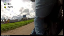 Motorrad Fahrer tritt Blitzer um motorrad fahrer tritt blitzer um