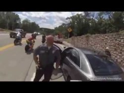 Motorrad Polizist bei der Arbeit - Fahren Sie mit motorrad polizist bei der arbeit