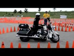 motorrad polizist im fahrschul p