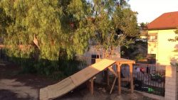 motorrad stunt im eigenen hinter