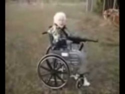 Oma mit Waffe oma mit waffe