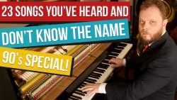 Pianist spielt spontan 90er und 2000er Songs auf dem Klavier pianist spielt spontan 90er und