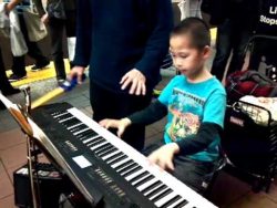 piano boy verzaubert menschen in