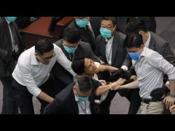 pruegelei im parlament in hongko