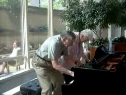 rentner spielen piano im duett