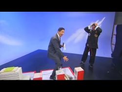 reporter ueberlistet den kung fu