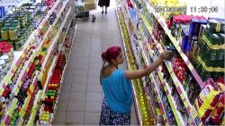 rock mit versteckter tasche frau