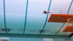 rueckenklatscher im badesee