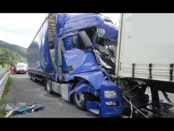 russische trucker gebremst wird