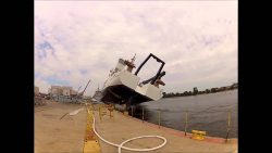 schiff wird zu wasser gelassen m