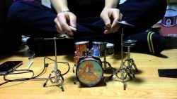 Slipknot auf Mini-Trommeln spielen slipknot auf mini trommeln spiel