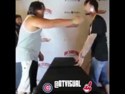 so gibt mann sich eine ohrfeige