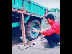 So holen Sie einen LKW aus einem Schlagloch so holen sie einen lkw aus einem