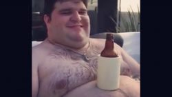 So kann man den Bierbauch auch nutzen so kann man den bierbauch auch n