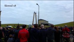 sprengung von zwei schornsteinen