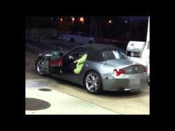 staemmige leute und kleine autos