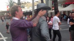 strassenkuenstler schlaegt zu