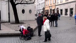 Straßenmusiker Nachwuchs im Kinderwagen strassenmusiker nachwuchs im kin