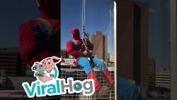 superhelden als fensterputzer un