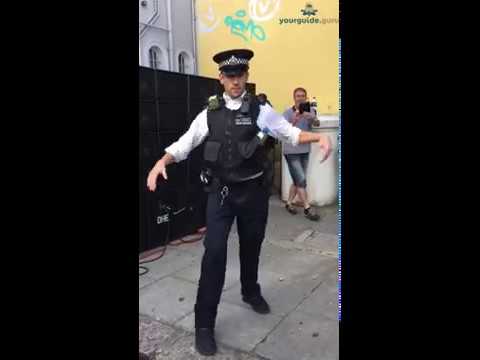 tanzender polizist veranstaltung
