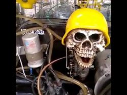 totenkopf im automotor
