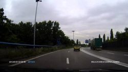 Unfall in einer Kurve mit einem Kleinwagen unfall in einer kurve mit einem
