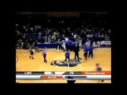 unglaublicher korb beim basketba