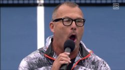 us saenger singt nationalhymne f