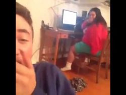 vater furzt tochter ins gesicht