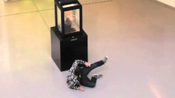 Warnung - Nicht in die Augen sehen warnung nicht in die augen sehen