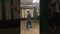 Was für ein Sänger in der Ubahn was fuer ein saenger in der ubah