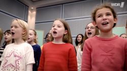 WDR-Kinderchor singt „Meine Oma ist ’ne alte Umweltsau“ wdr kinderchor singt meine oma i
