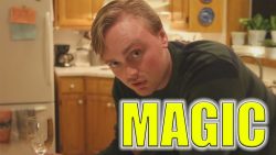 Weinglas nur mit der Stimme zerbrechen weinglas nur mit der stimme zerb